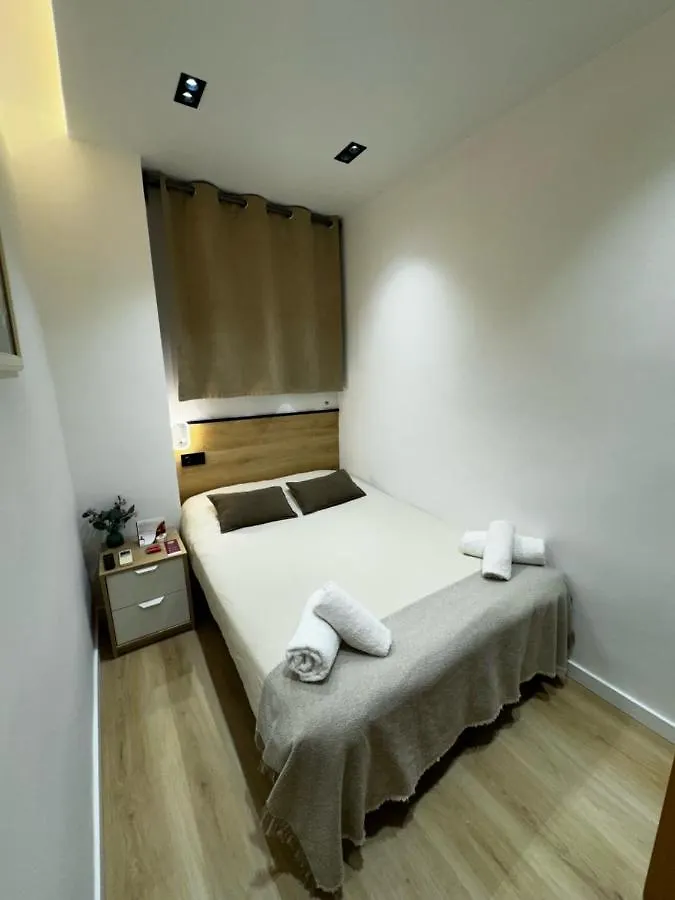 Hostal Alogar Барселона 2*,