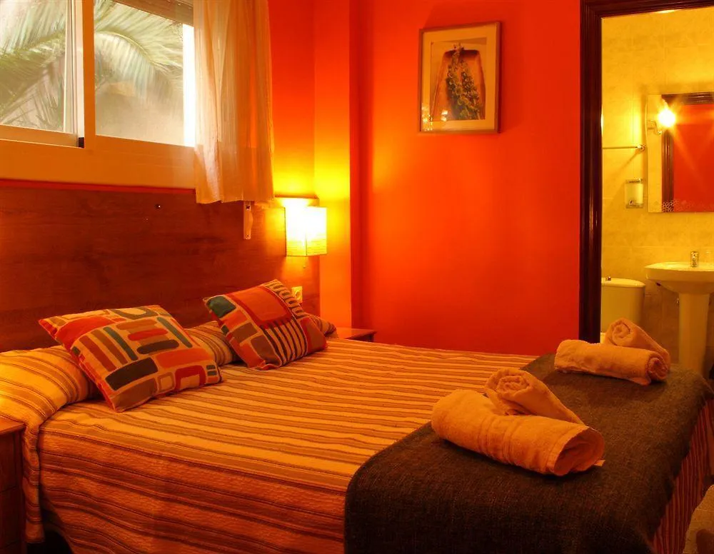 Hostal Alogar Барселона Гостевой дом